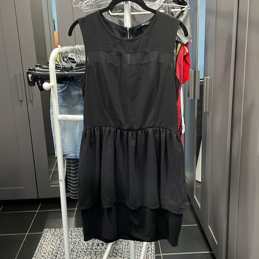 Elegant Black Sleeveless Dress